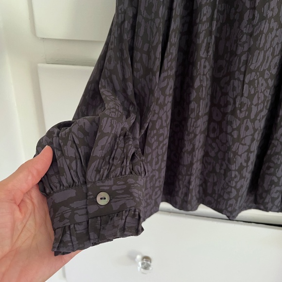 Rails Ariana Top | Charcoal Batik Cheetah | Ruffle High Neck Blouse Size Large - Picture 5 of 8